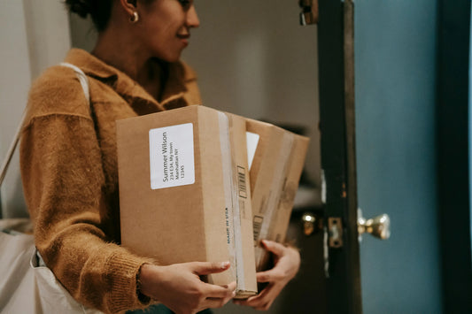 Guide in Handling Shipping through Shopify Girl handling shipping